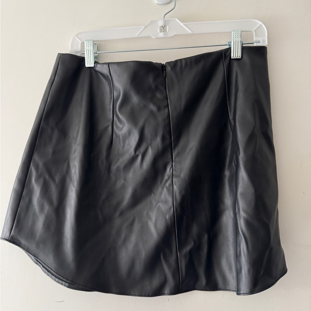 ASOS Black Faux Leather Mini Skirt Curved Hem - Picture 7 of 8